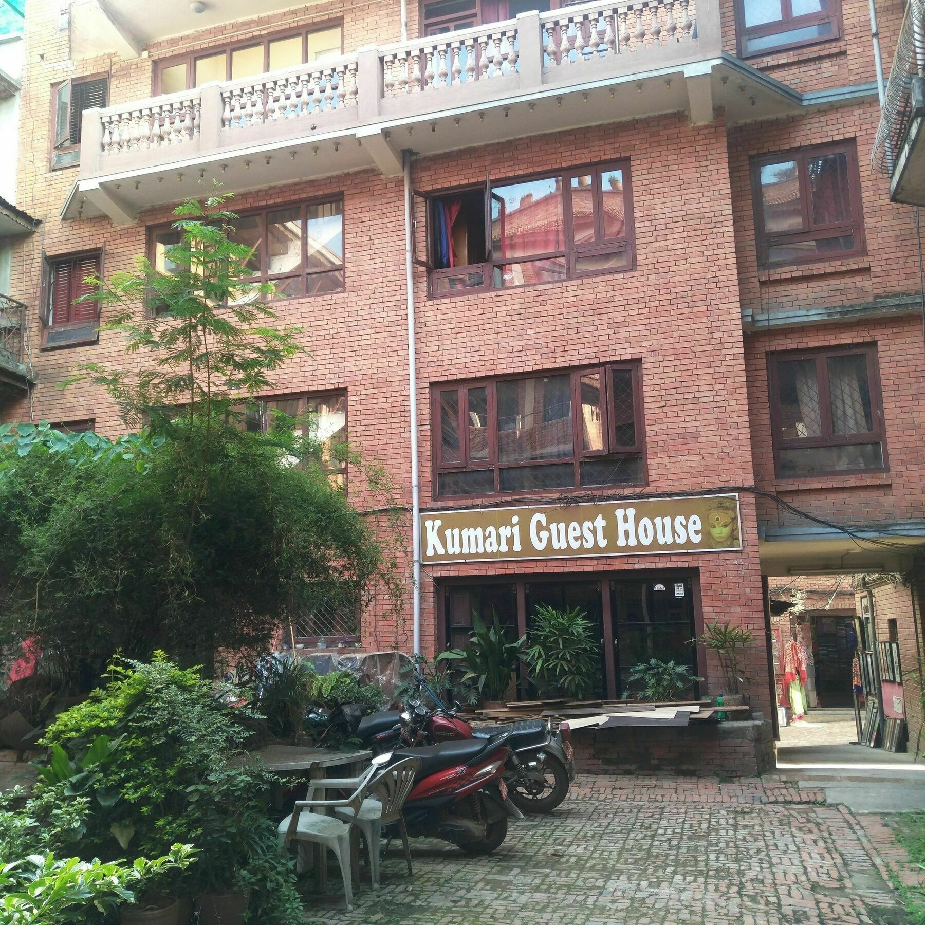 Kumari Guest House Bhatgoan Екстериор снимка